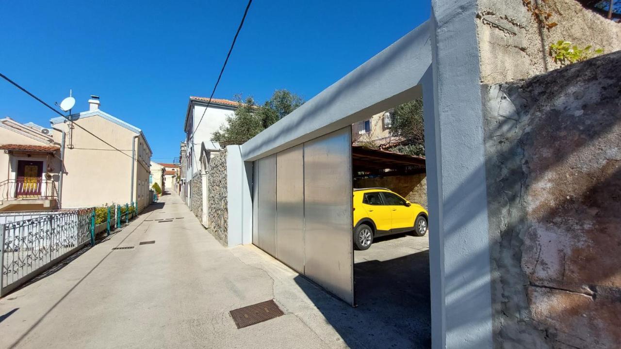 Apartman Kristina And Free Parking Mali Losinj Ngoại thất bức ảnh
